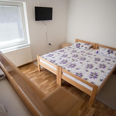 Hostel Larisa Banja Luka Extérieur photo