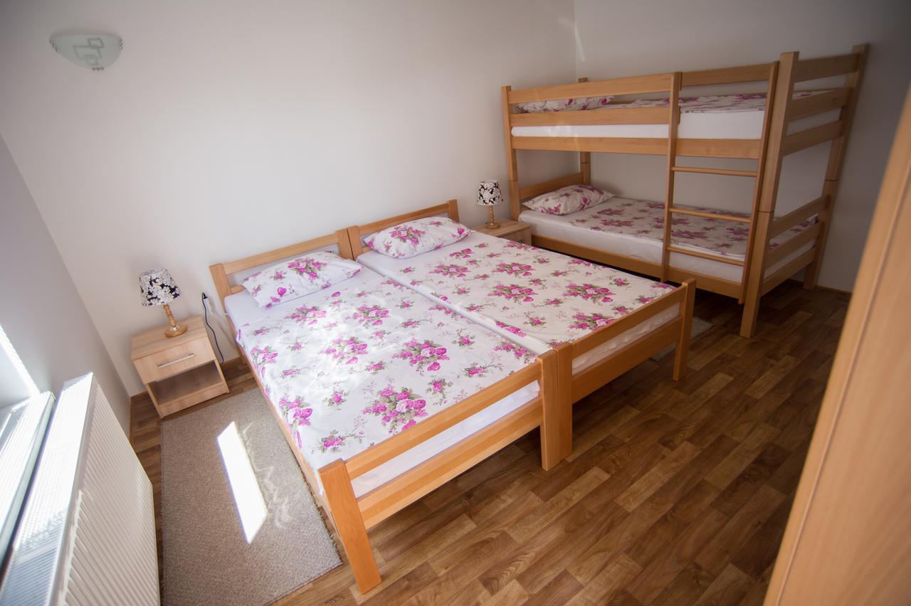 Hostel Larisa Banja Luka Extérieur photo