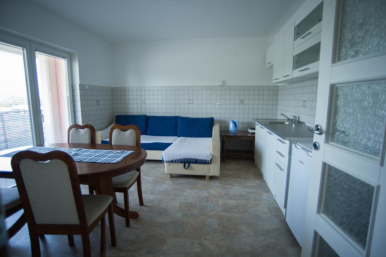 Hostel Larisa Banja Luka Extérieur photo