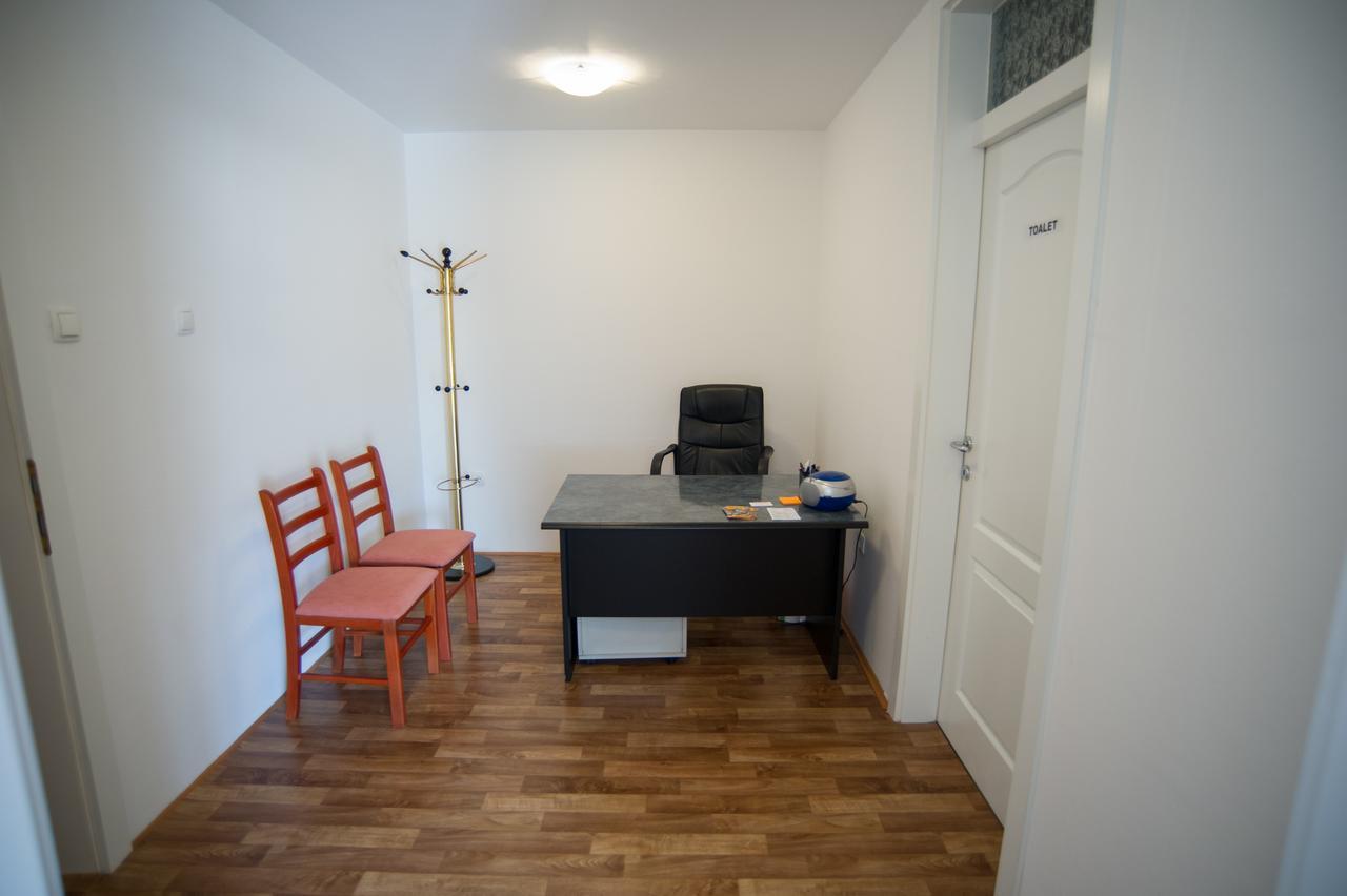 Hostel Larisa Banja Luka Extérieur photo