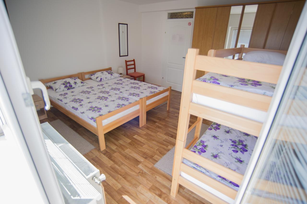 Hostel Larisa Banja Luka Extérieur photo