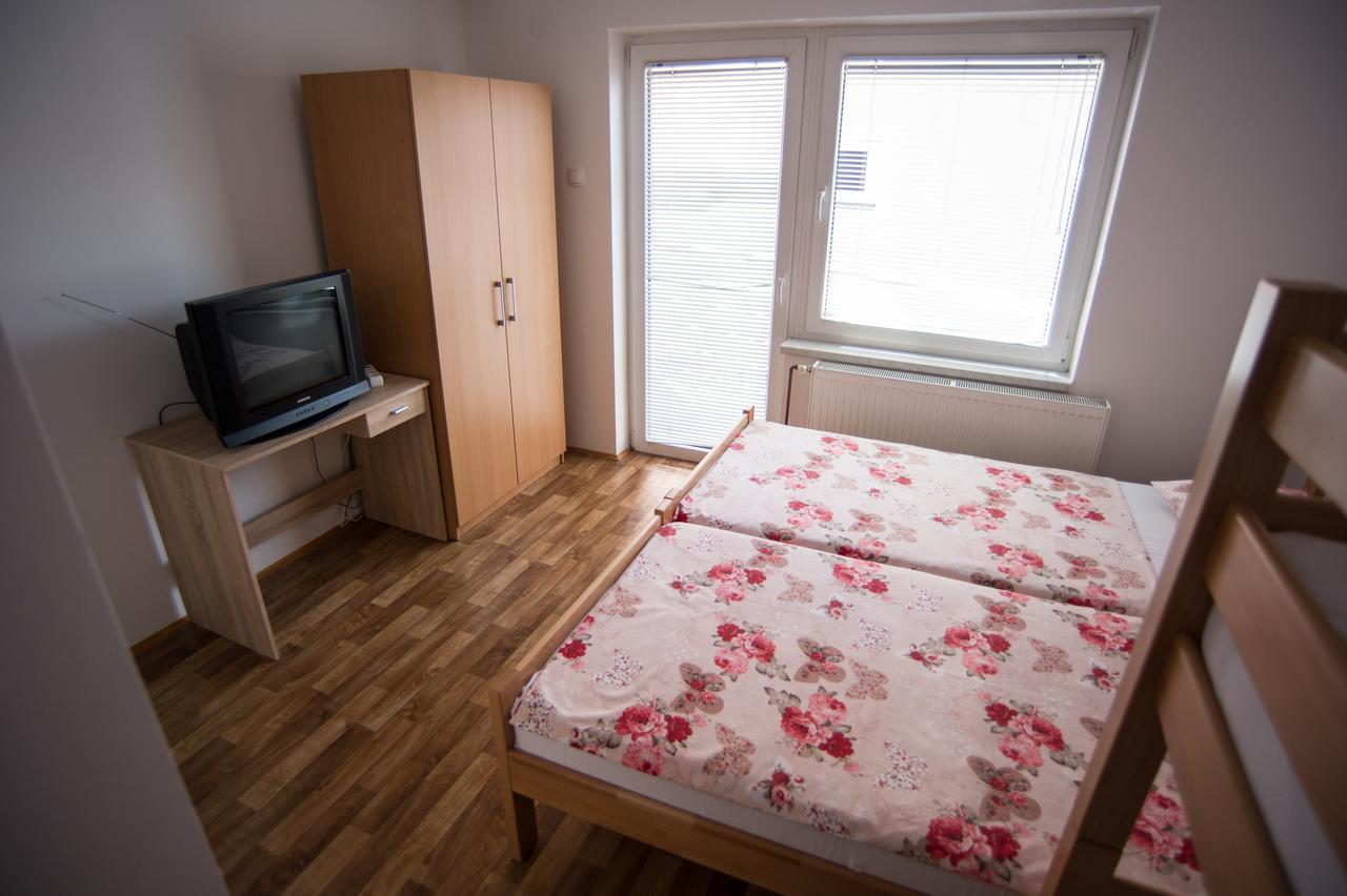 Hostel Larisa Banja Luka Extérieur photo