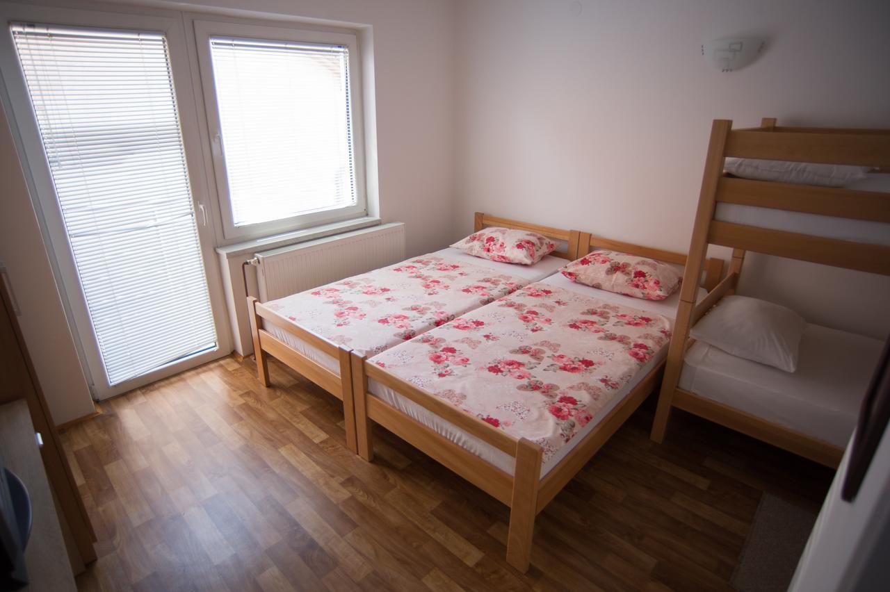 Hostel Larisa Banja Luka Extérieur photo