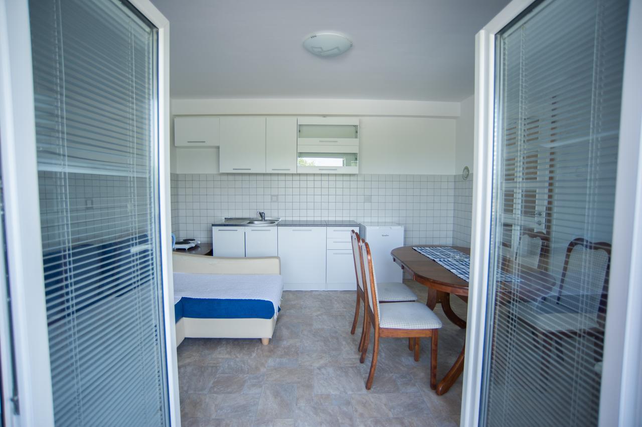 Hostel Larisa Banja Luka Extérieur photo