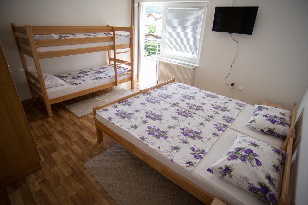 Hostel Larisa Banja Luka Extérieur photo