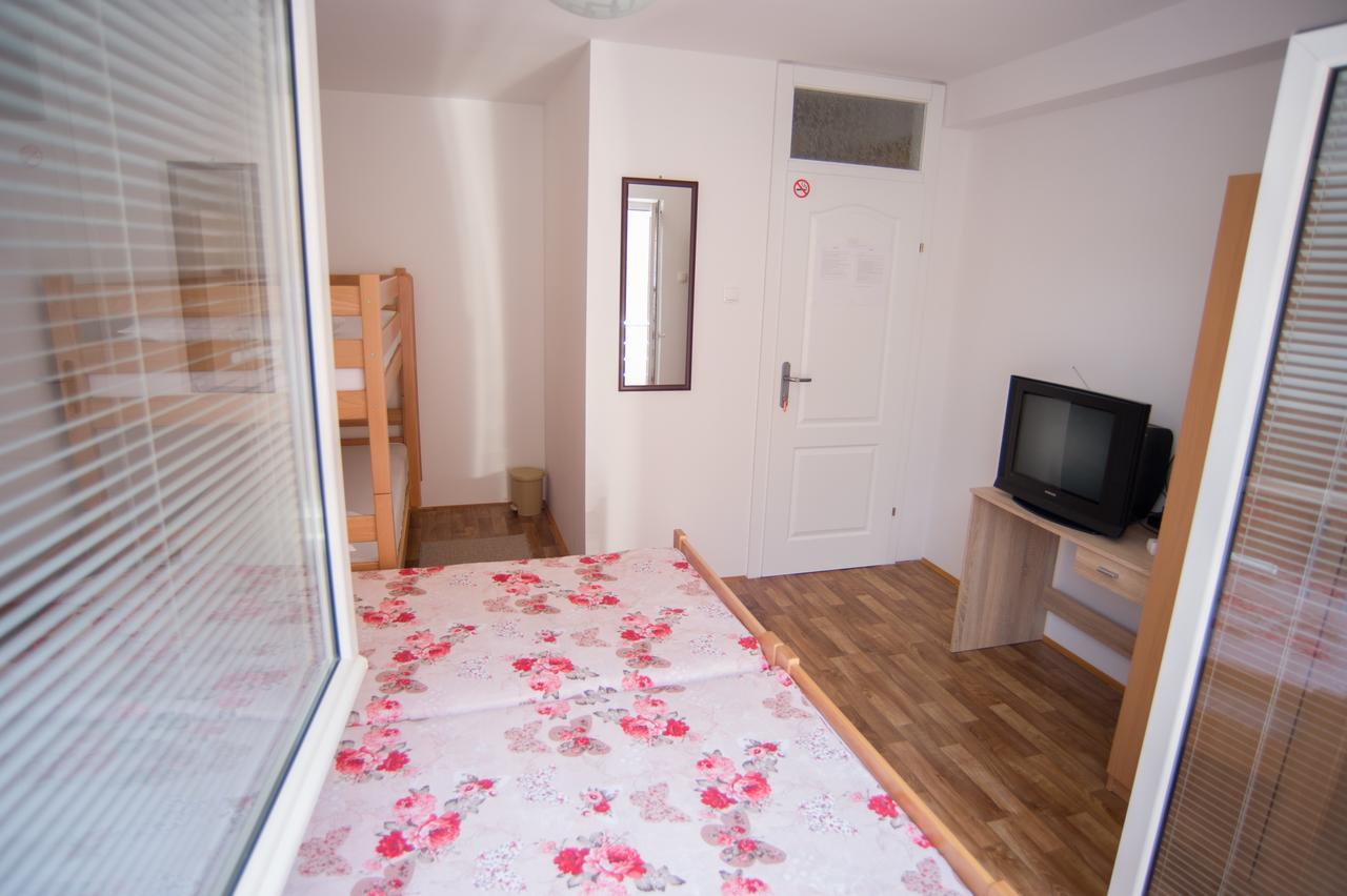 Hostel Larisa Banja Luka Extérieur photo
