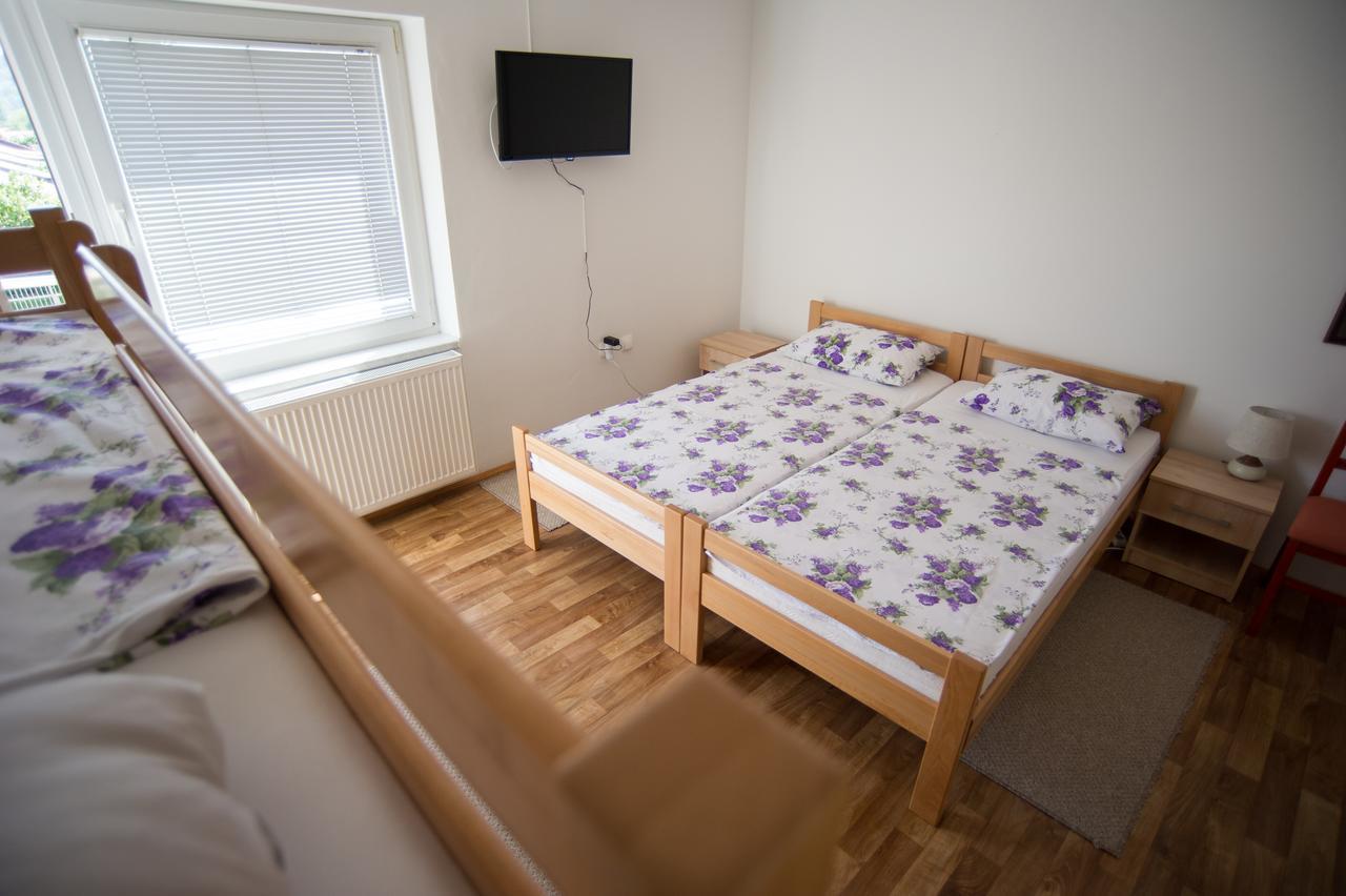 Hostel Larisa Banja Luka Extérieur photo